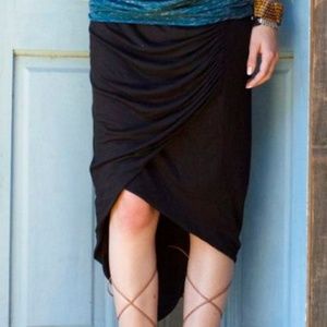 Wrap skirt w/stretchy waistband